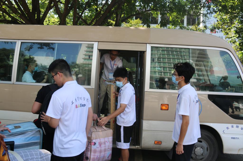 广东金融学院喜迎2020级新生报到